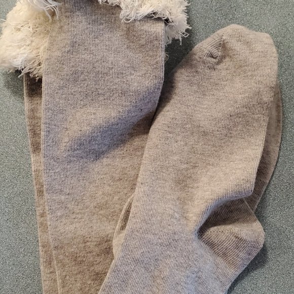 Muk Luks Grey Fuzzy Top Boot Socks New - Picture 3 of 4